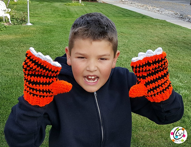 Tiger Mittens by Snappy Tots