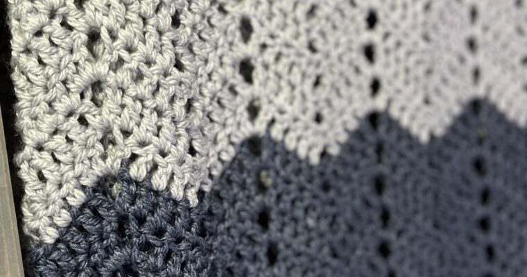 Easy Crochet Ripple Blanket Pattern {Free}